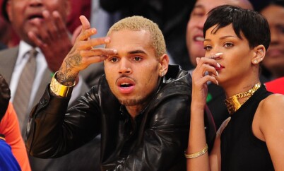 EKSKJÆRESTER: Her er Rihanna og Chris Brown avbildet sammen på en basketballkamp i Los Angeles i desember 2012. Foto: AFP/ NTB scanpix EKSKJÆRESTER: Her er Rihanna og Chris Brown avbildet sammen på en basketballkamp i Los Angeles i desember 2012. Foto: AFP/ NTB scanpix